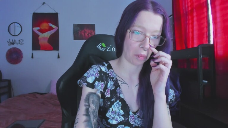 NikkiVill's Streamate show and profile