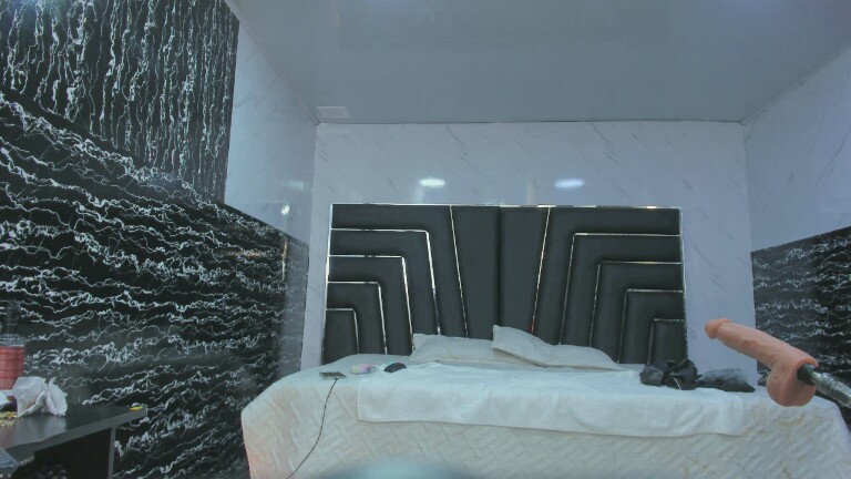 Ladyy_Scarlett's Streamate show and profile