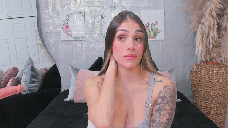 SaraBacker's Streamate show and profile