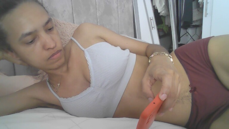 CarolineBasset's Streamate show and profile