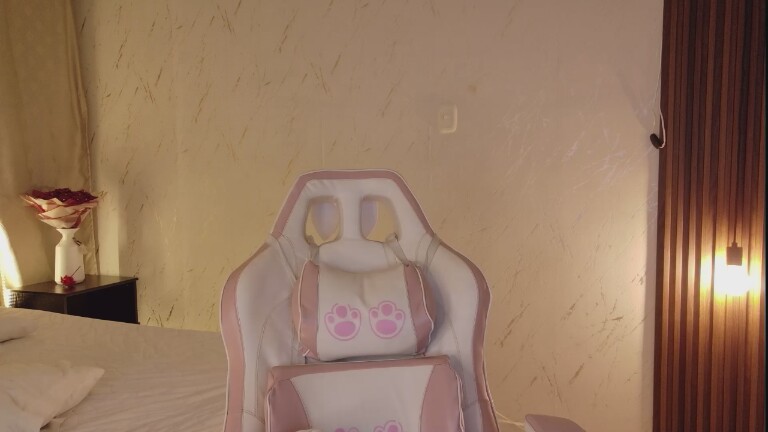 AlannaDumont's Streamate show and profile