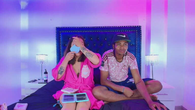 Crystalxx69's Streamate show and profile