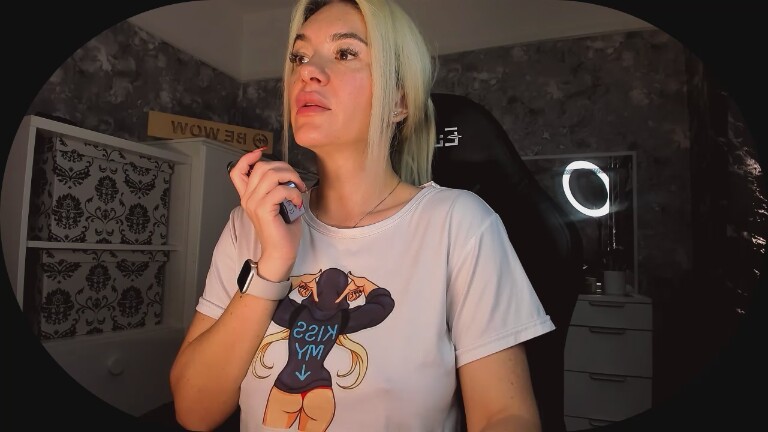 BE_WOW's Streamate show and profile