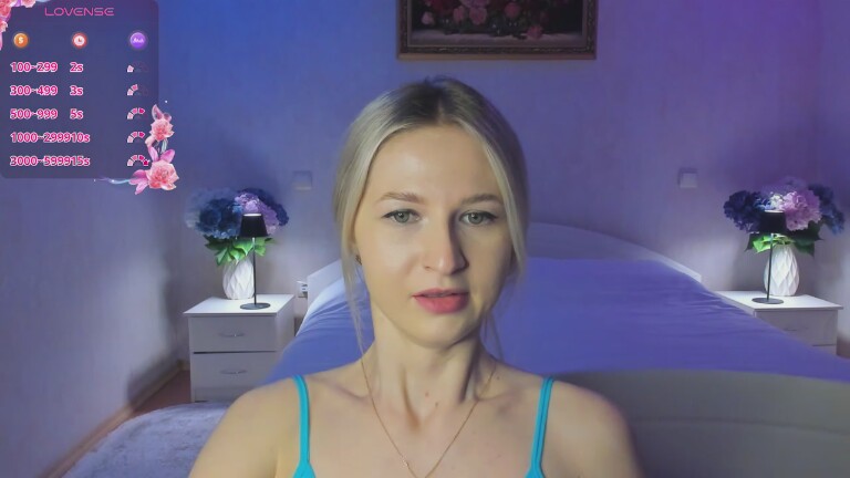 Julie_Blaze's Streamate show and profile