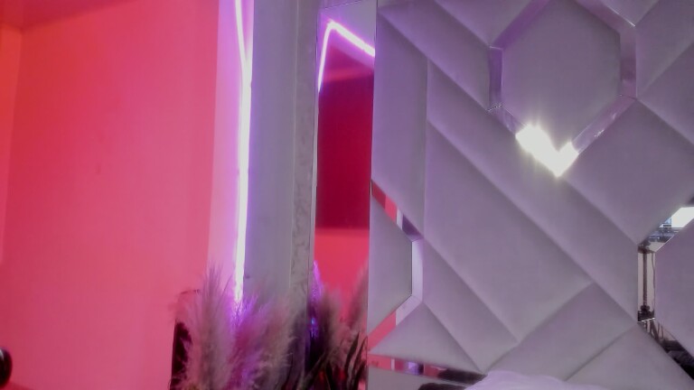 SaaraFoox's Streamate show and profile