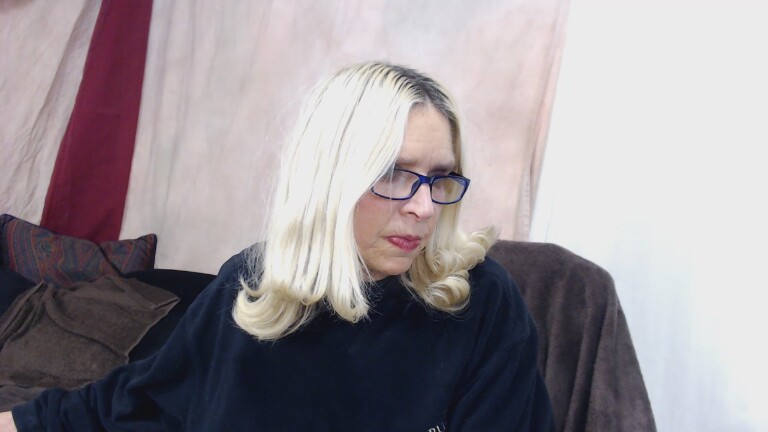 MidwestMILF's Streamate show and profile