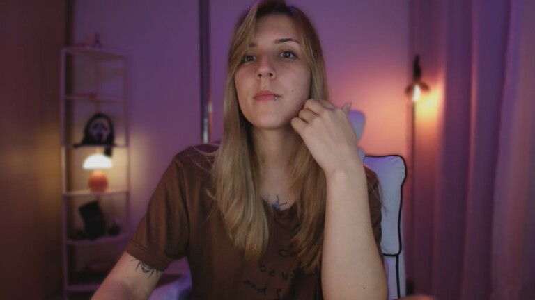 LindaSofiaa's Streamate show and profile