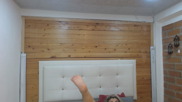 DulceHot69's Streamate show and profile