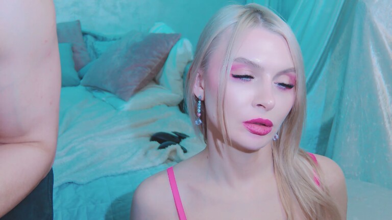 DenLina's Streamate show and profile