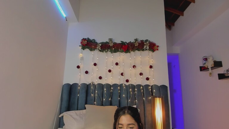 Isabella_69's Streamate show and profile