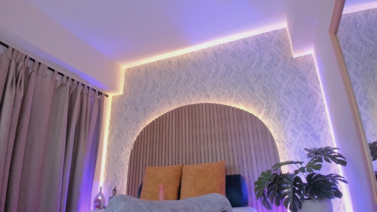 Annhya's Streamate show and profile