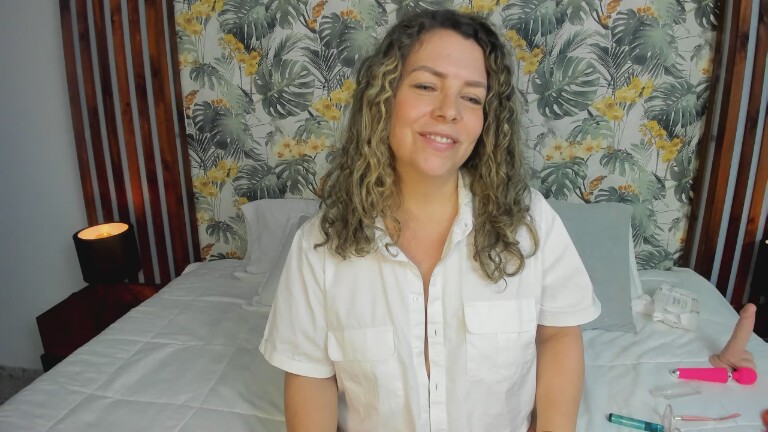 DominicaFrost's Streamate show and profile