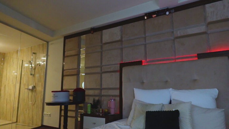 LucyLexton's Streamate show and profile