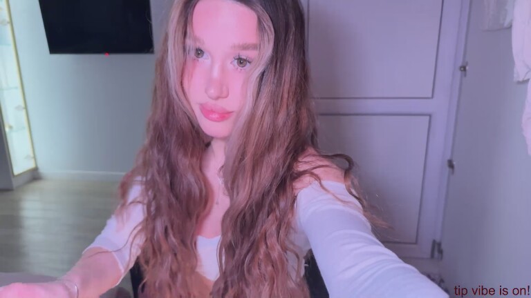 MilaFoxyy's Streamate show and profile