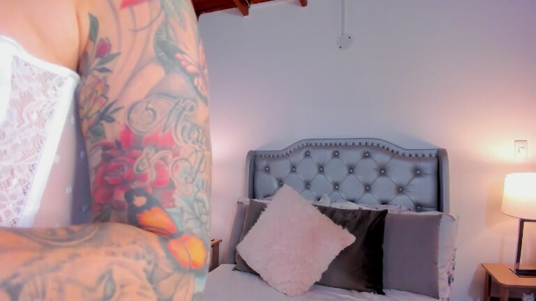 NiaMoon's Streamate show and profile