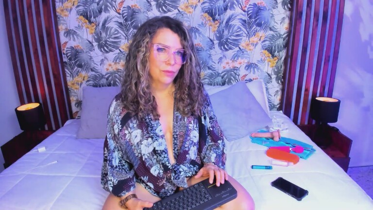DominicaFrost's Streamate show and profile