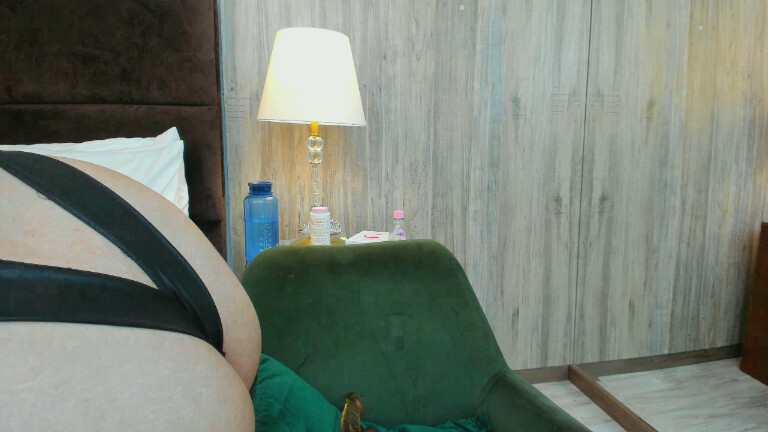 SerenaHotman's Streamate show and profile