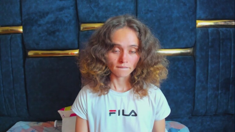 Sophiamiller18's Streamate show and profile