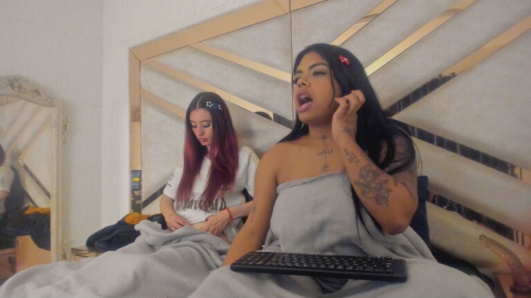 LunaAndRose's Streamate show and profile