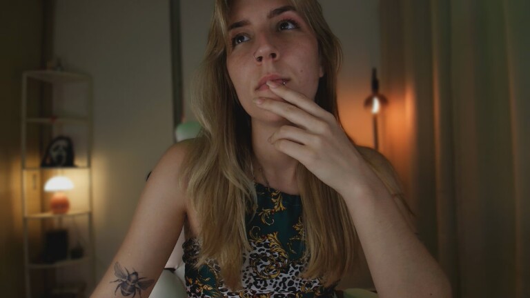 LindaSofiaa's Streamate show and profile