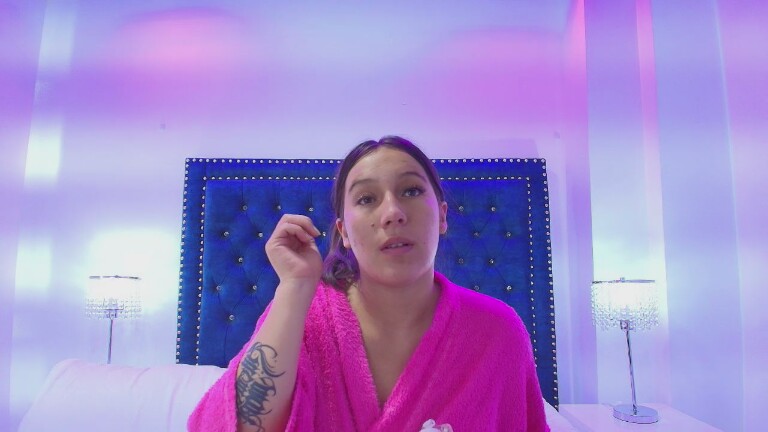 Crystalxx69's Streamate show and profile