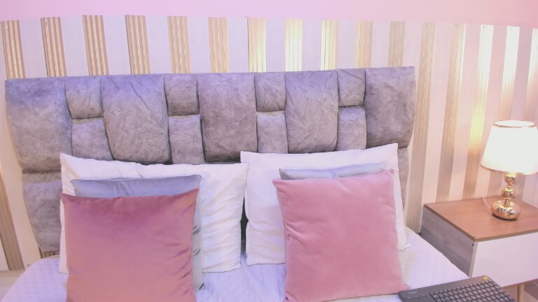 nova_lanee's Streamate show and profile