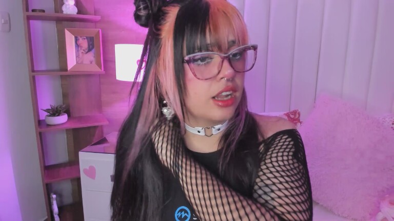 MaddieWaves's Streamate show and profile