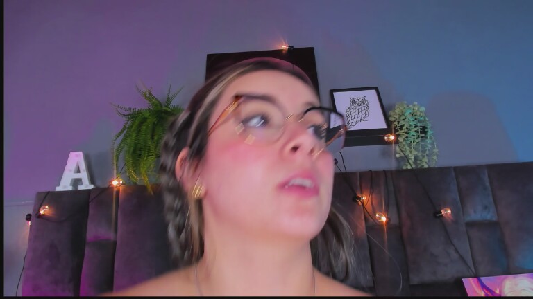 AmbarHiills's Streamate show and profile