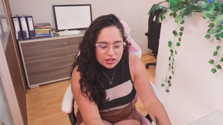 SharaThomas's Streamate show and profile