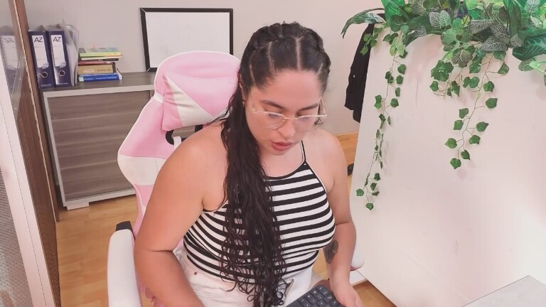 SharaThomas's Streamate show and profile