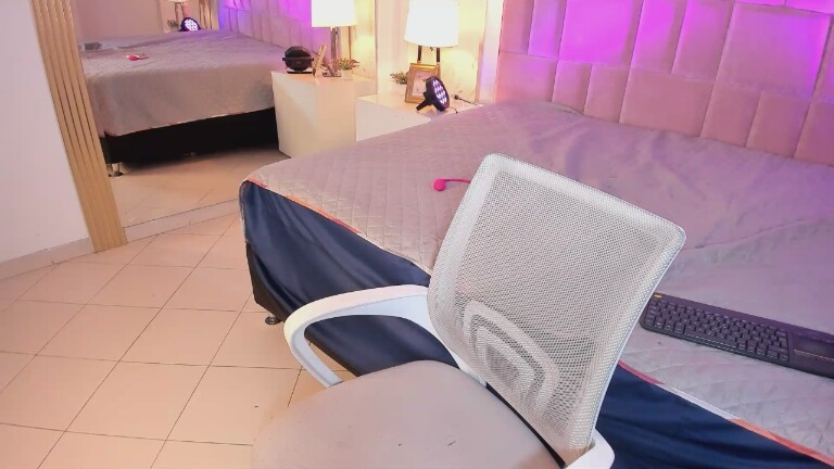 NyraVanee's Streamate show and profile