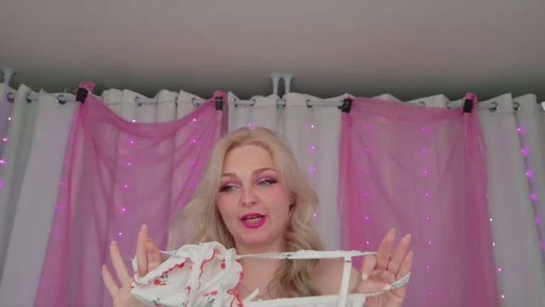 Itsfreckles's Streamate show and profile