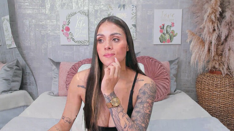 SaraBacker's Streamate show and profile