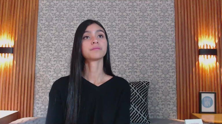 Charlotte_18's Streamate show and profile