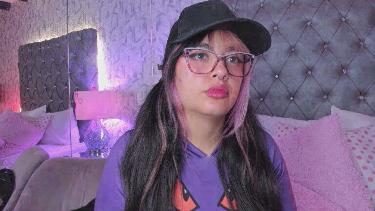 MaddieWaves's Streamate show and profile