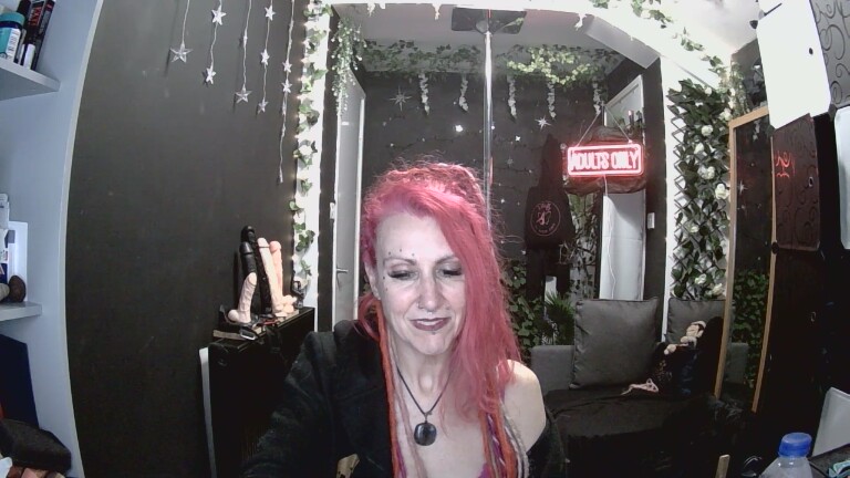 SkySparks's Streamate show and profile