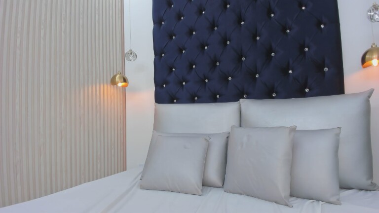 SophieLanne's Streamate show and profile