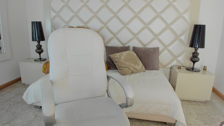 mia_sweetie's Streamate show and profile