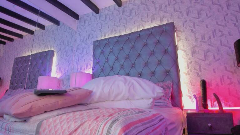 AriaDonatti's Streamate show and profile