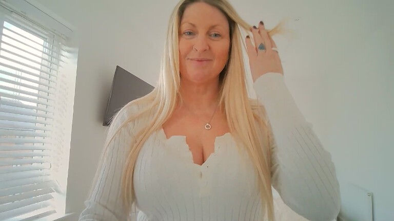 TallulahRoseX's Streamate show and profile