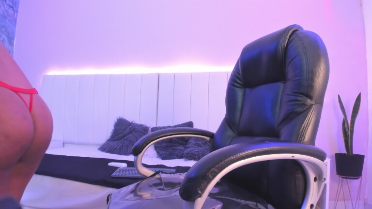 MARIA_KIM's Streamate show and profile