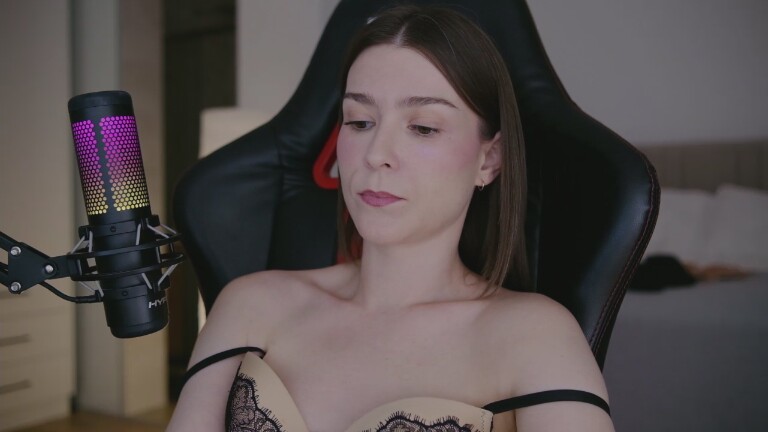 HelloAlice's Streamate show and profile